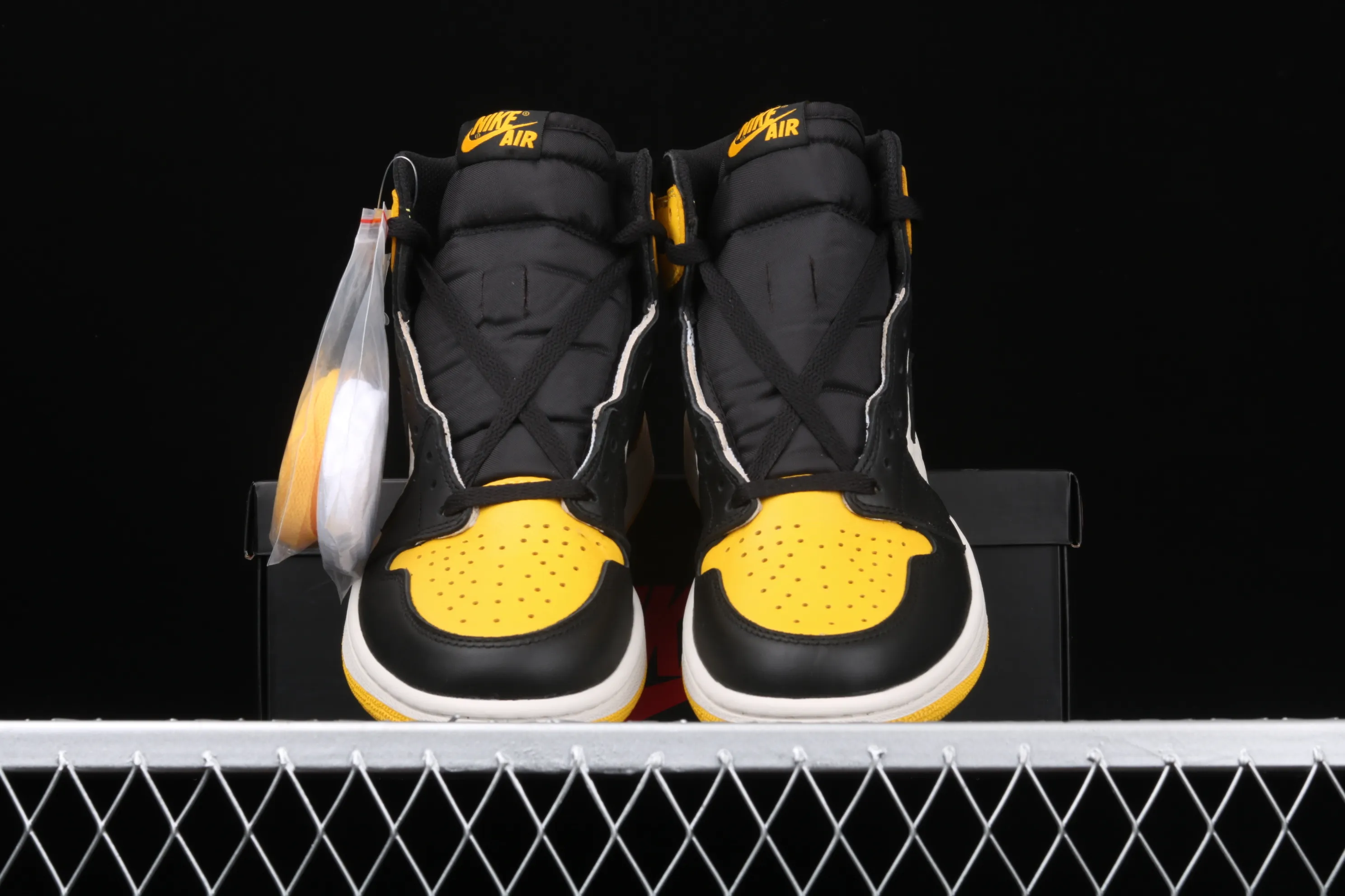 All categories Air Jordan Jordan series basketball shoes Air Jordan 1 High pure original version Air Jordan AJ1 Retro High OG "Yellow Toe" AJ1 Hornet Joe 1 black and yellow toe AR1020-700